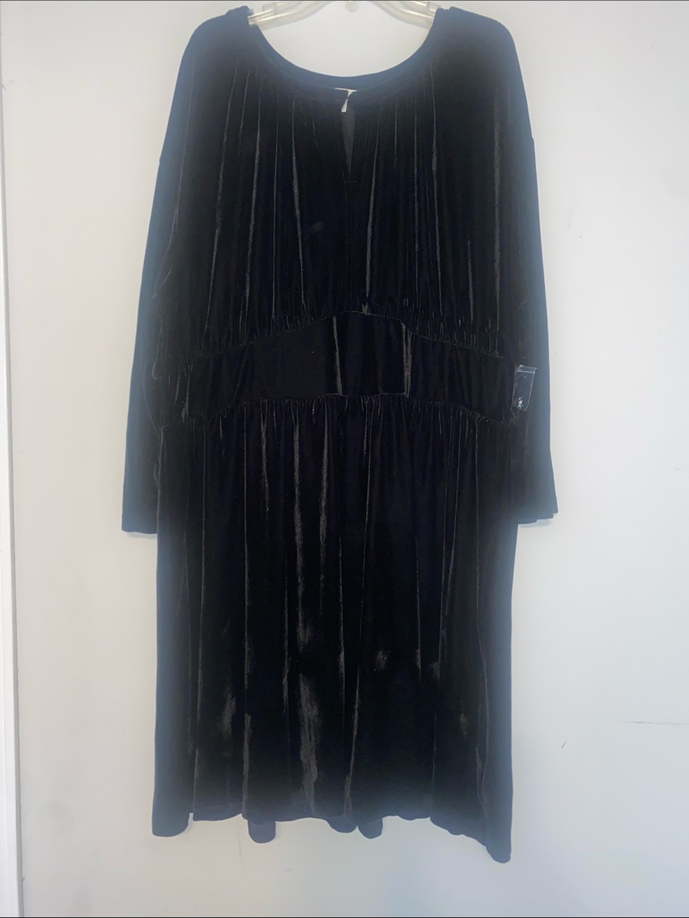 Terra & Sky Black Velvet Long Sleeve Midi Dress